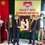 Lãnh đạo UBMTTQ tỉnh và lãnh đạo huyện Đô Lương dự ngày hội Đại đoàn kết tại xóm 5 xã Đại Sơn