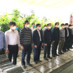 Các đồng chí lãnh đạo huyện Đô Lương dâng hương nhân kỷ niệm 53 năm ngày chiến thắng Truông Bồn
