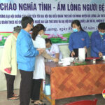 Huyện Đoàn, hội Liên hiệp thanh niên Việt Nam huyện Đô Lương tổ chức chương trình bát cháo nghĩa tình, ấm lòng người bệnh.