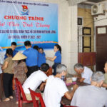 Huyện Đoàn, Chi đoàn khối cơ quan tổ chức chương trình bát cháo tình thương tại Bệnh viện Đa khoa huyện.
