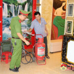 Đội chữa cháy và cứu nạn- cứu hộ số 5 kiểm tra các quán Karaoke ở Đô Lương