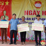 Đồng chí Đoàn Văn Lợi- Phó chủ tịch HĐND huyện dự ngày hội Đại đoàn kết tại xóm Văn Quang xã Minh Sơn