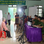 Công an huyện Đô Lương làm căn cước công dân và tài khoản định danh cá nhân xuyên lễ 30/4 và 1/5