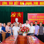 Lãnh đạo huyện và các cơ quan, đơn vị chúc mừng Trung tâm Văn hóa – Thể thao và Truyền thông Đô Lương nhân kỷ niệm 98 năm ngày Báo chí cách mạng Việt Nam.