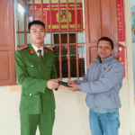 Nhặt được ví tiền gần 17 triệu đồng trả người đánh mất