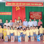 Cty TNHH Hùng Minh Phát trao sữa cho Hội NCT xóm 1 Mỹ Sơn và học sinh khó khăn trường Mầm non Nhân Sơn