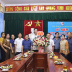 Lãnh đạo huyện Đô Lương và các cơ quan, đơn vị chúc mừng Trung tâm Văn hóa – Thể thao và Truyền thông huyện Đô Lương nhân kỷ niệm 99 năm ngày Báo chí Cách mạng Việt Nam.