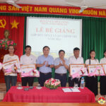 Bế giảng lớp Sơ cấp lí luận chính trị năm 2024