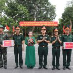 Gặp mặt và động viên lực lượng luyện tập diễu binh kỷ niệm 80 năm ngày thành lập Quân đội Nhân dân Việt Nam và 35 năm ngày hội Quốc phòng toàn dân.