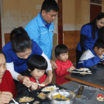 Đoàn xã Đông Sơn và trường Trung cấp Kỹ thuật Tây Nam Nghệ An tổ chức chương trình “Bữa cơm yêu thương”.