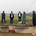 Đồng chí Trần Văn Hiến – Phó Chủ tịch UBND huyện kiểm tra các công trình thủy lợi và tình hình phục vụ nước sản xuất vụ Xuân 2025