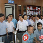 Đồng chí Lê Hồng Vinh- Phó bí thư- Chủ tịch UBND tỉnh Nghệ An kiểm tra công tác chuẩn bị vận hành mô hình cấp xã mới