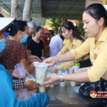 MTTQ xã Đô Lương tổ chức chương trình bát cháo tình thương và cắt tóc miễn phí cho các bệnh nhân tại Bệnh viện Đa khoa Đô Lương