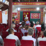 Đồng chí Hoàng Văn Hiệp- Bí thư Đảng ủy, Chủ tịch HĐND xã Đô Lương dự sinh hoạt Chi bộ xóm 1 Đặng Sơn