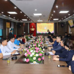 Đoàn công tác Thuế tỉnh Nghệ An làm việc với UBND  xã Đô Lương về triển khai chuyển đổi mô hình và phương pháp quản lí thuế đối với hộ kinh doanh.