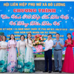 Trên 600 hội viên hội phụ nữ xã Đô Lương trong chương trình “Tôn vinh nét đẹp áo dài Việt Nam và đồng diễn dân vũ”