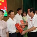 Xã Đô Lương công bố Nghị quyết về sắp xếp xóm, thành lập 22 chi bộ xóm mới và các Quyết định về công tác cán bộ