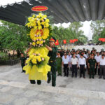 Xã Đô Lương tổ chức Lễ dâng hương tưởng niệm anh linh Chủ tịch Hồ Chí Minh và các Anh hùng Liệt sĩ trước khi triển khai lấy mẫu, bàn giao hài cốt liệt sĩ chưa xác định được thông tin tại Nghĩa trang Quốc tế Đô Lương